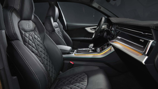 AUDI Q8 RS  TFSI V8 quattro tiptronic