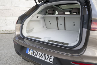 MERCEDES EQE 300 AMG Line Premium Plus Extra