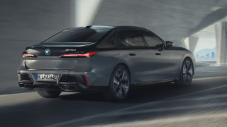 BMW i7 M70
