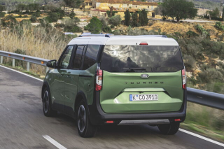FORD Tourneo Courier  PC Titanium
